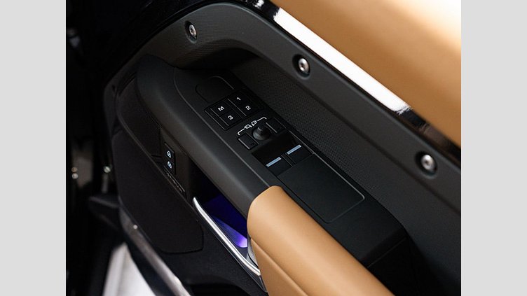 2024 認定中古車 Land Rover Defender 90 サントリーニブラック D350 ディーゼルマイルドハイブリッド X-Dynamic HSE