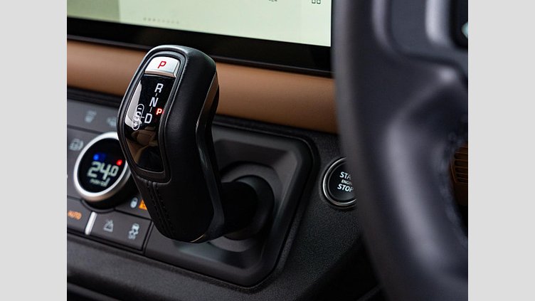 2024 認定中古車 Land Rover Defender 90 サントリーニブラック D350 ディーゼルマイルドハイブリッド X-Dynamic HSE