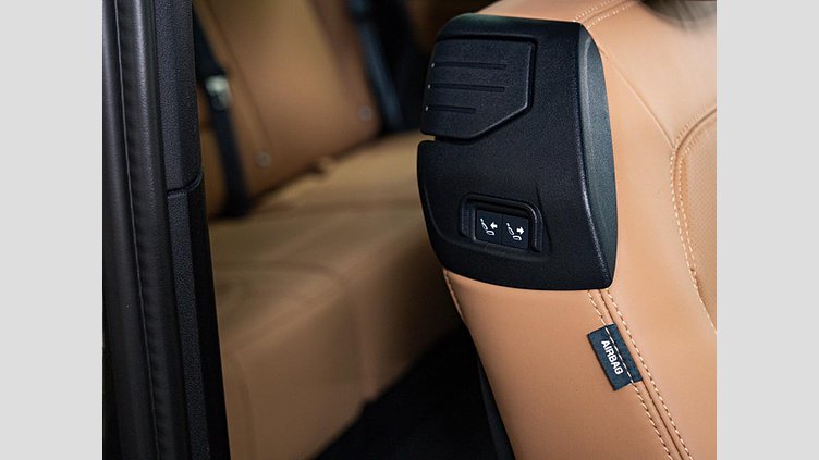 2024 認定中古車 Land Rover Defender 90 サントリーニブラック D350 ディーゼルマイルドハイブリッド X-Dynamic HSE