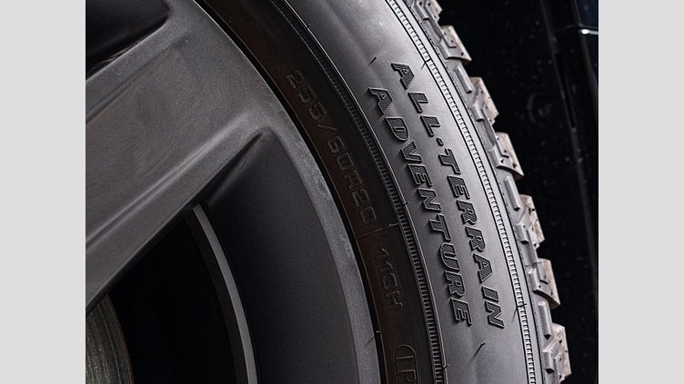 2024 認定中古車 Land Rover Defender 90 サントリーニブラック D350 ディーゼルマイルドハイブリッド X-Dynamic HSE