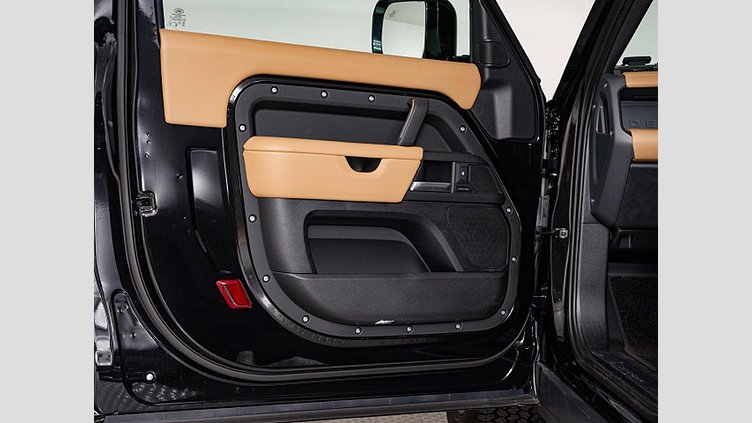 2024 認定中古車 Land Rover Defender 90 サントリーニブラック D350 ディーゼルマイルドハイブリッド X-Dynamic HSE