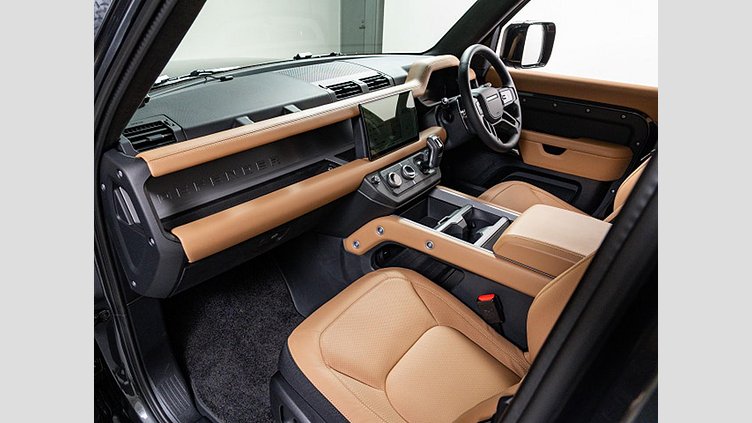 2024 認定中古車 Land Rover Defender 110 カルパチアングレイ P525 ガソリン V8