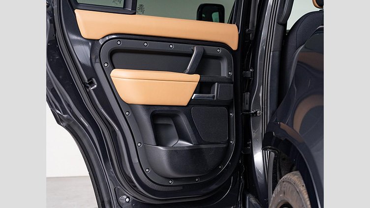 2024 認定中古車 Land Rover Defender 110 カルパチアングレイ P525 ガソリン V8