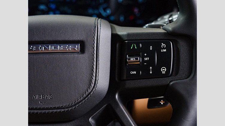 2024 認定中古車 Land Rover Defender 110 カルパチアングレイ P525 ガソリン V8