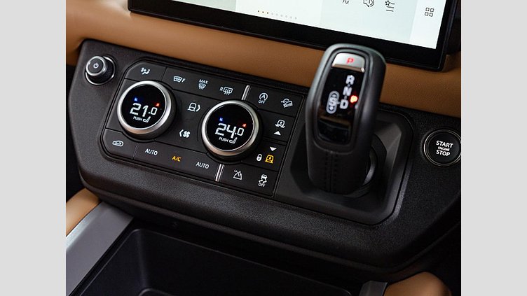 2024 認定中古車 Land Rover Defender 110 カルパチアングレイ P525 ガソリン V8