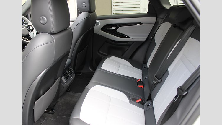 2024 認定中古車 Land Rover Range Rover Evoque ソウルパールシルバー P300eプラグインハイブリッド（ガソリン） スタンダードホイールベース AUTOBIOGRAPHY