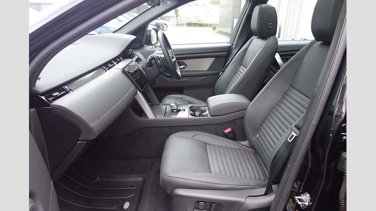 2024 認定中古車 Land Rover Discovery Sport サントリーニブラック プラグインハイブリッド（ガソリン） 標準ホイール Dynamic HSE