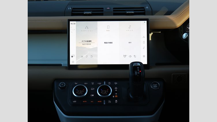 2024 認定中古車 Land Rover Defender 130 シリコンシルバー D350 ディーゼルマイルドハイブリッド X-Dynamic SE