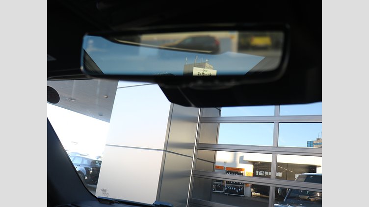 2024 認定中古車 Land Rover Defender 130 シリコンシルバー D350 ディーゼルマイルドハイブリッド X-Dynamic SE