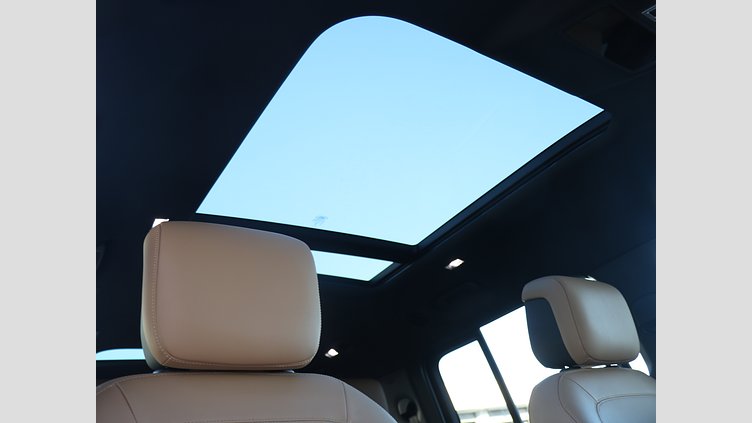 2024 認定中古車 Land Rover Defender 130 シリコンシルバー D350 ディーゼルマイルドハイブリッド X-Dynamic SE