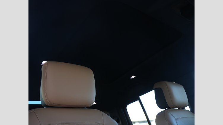 2024 認定中古車 Land Rover Defender 130 シリコンシルバー D350 ディーゼルマイルドハイブリッド X-Dynamic SE