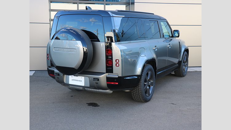 2024 認定中古車 Land Rover Defender 130 シリコンシルバー D350 ディーゼルマイルドハイブリッド X-Dynamic SE