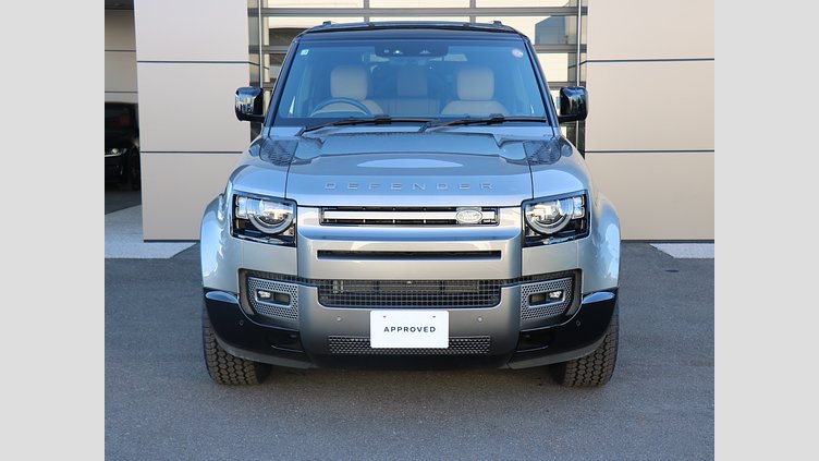 2024 認定中古車 Land Rover Defender 130 シリコンシルバー D350 ディーゼルマイルドハイブリッド X-Dynamic SE