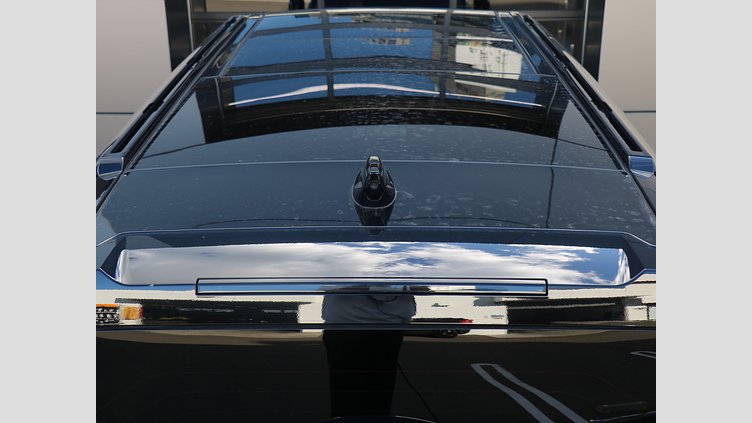 2024 認定中古車 Land Rover Defender 130 シリコンシルバー D350 ディーゼルマイルドハイブリッド X-Dynamic SE