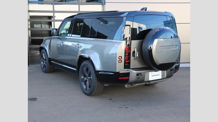 2024 認定中古車 Land Rover Defender 130 シリコンシルバー D350 ディーゼルマイルドハイブリッド X-Dynamic SE