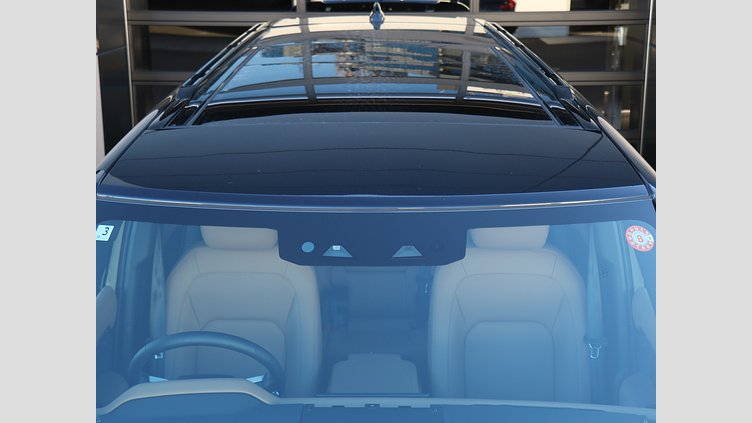 2024 認定中古車 Land Rover Defender 130 シリコンシルバー D350 ディーゼルマイルドハイブリッド X-Dynamic SE