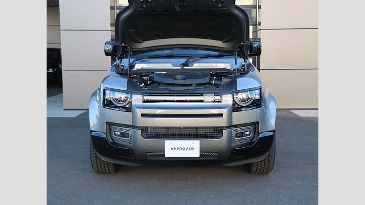 2024 認定中古車 Land Rover Defender 130 シリコンシルバー D350 ディーゼルマイルドハイブリッド X-Dynamic SE