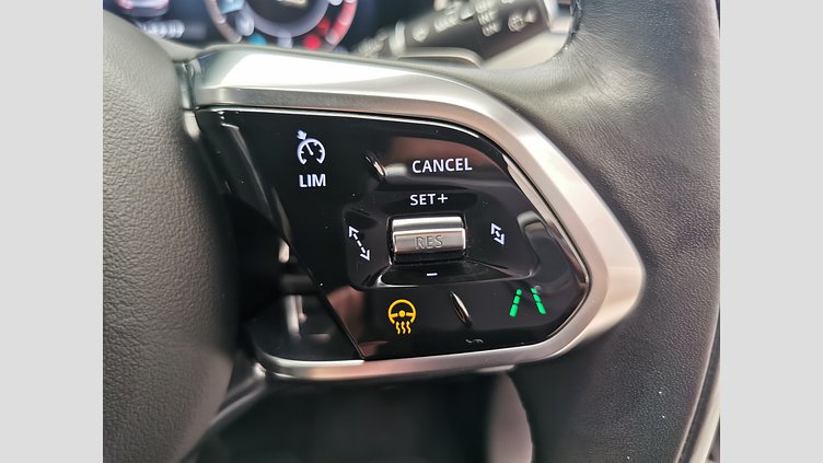 2024 認定中古車 Jaguar F-Pace サントリーニブラック P250 AWD（オートマチック） R-DYNAMIC SE