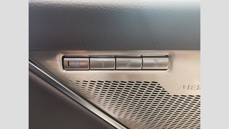 2024 認定中古車 Jaguar F-Pace サントリーニブラック P250 AWD（オートマチック） R-DYNAMIC SE