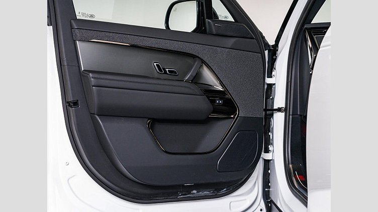 2024 認定中古車 Land Rover Range Rover Sport オストゥーニパールホワイト P550eプラグインハイブリッド（ガソリン） スタンダードホイールベース Dynamic SE