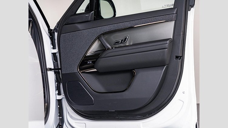 2024 認定中古車 Land Rover Range Rover Sport オストゥーニパールホワイト P550eプラグインハイブリッド（ガソリン） スタンダードホイールベース Dynamic SE