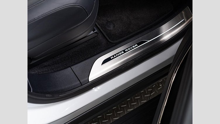 2024 認定中古車 Land Rover Range Rover Sport オストゥーニパールホワイト P550eプラグインハイブリッド（ガソリン） スタンダードホイールベース Dynamic SE