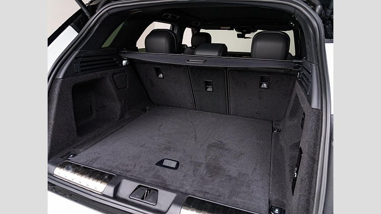 2024 認定中古車 Land Rover Range Rover Sport オストゥーニパールホワイト P550eプラグインハイブリッド（ガソリン） スタンダードホイールベース Dynamic SE