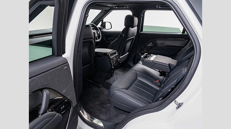 2024 認定中古車 Land Rover Range Rover Sport オストゥーニパールホワイト P550eプラグインハイブリッド（ガソリン） スタンダードホイールベース Dynamic SE