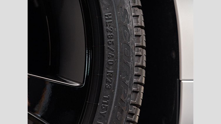 2024 認定中古車 Land Rover Range Rover Sport オストゥーニパールホワイト P550eプラグインハイブリッド（ガソリン） スタンダードホイールベース Dynamic SE