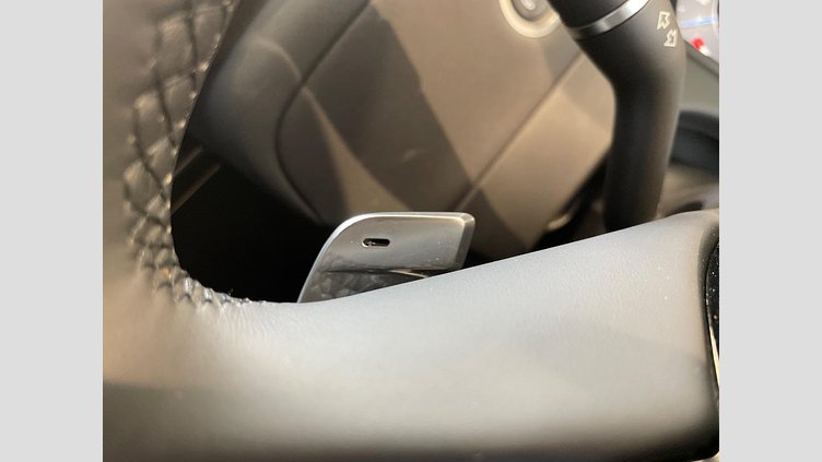 2024 認定中古車 Land Rover Range Rover Velar カルパチアングレイ P400eプラグインハイブリッド（ガソリン） スタンダードホイールベース Dynamic SE