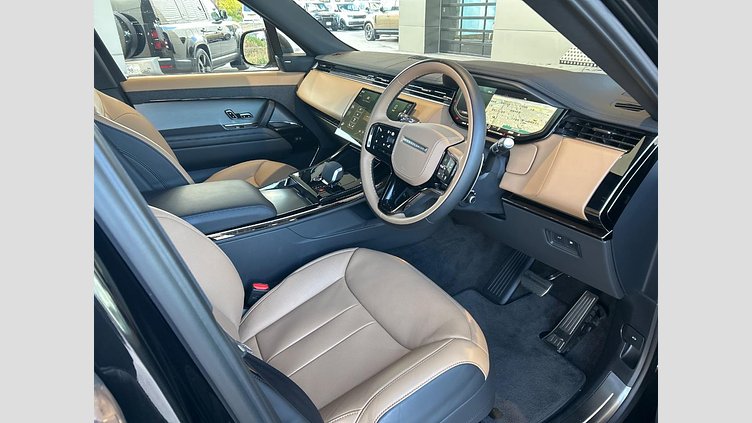 2024 認定中古車 Land Rover Range Rover Sport サントリーニブラック P550eプラグインハイブリッド（ガソリン） スタンダードホイールベース Dynamic SE