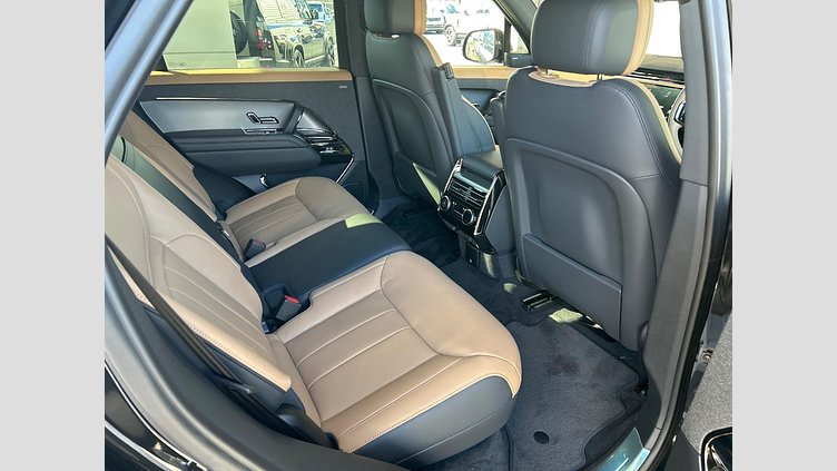 2024 認定中古車 Land Rover Range Rover Sport サントリーニブラック P550eプラグインハイブリッド（ガソリン） スタンダードホイールベース Dynamic SE