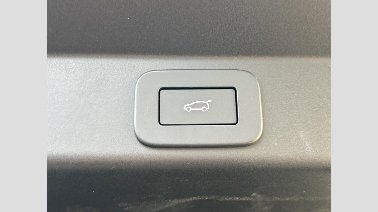 2024 認定中古車 Land Rover Range Rover Sport サントリーニブラック P550eプラグインハイブリッド（ガソリン） スタンダードホイールベース Dynamic SE