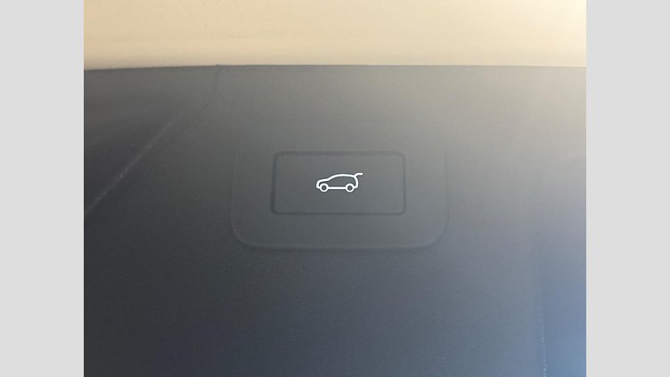 2024 認定中古車 Land Rover Discovery Sport フジホワイト プラグインハイブリッド（ガソリン） 標準ホイール Dynamic HSE