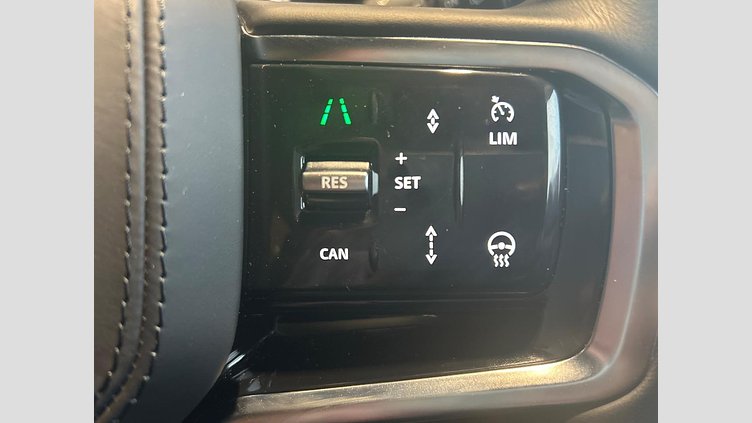 2024 認定中古車 Land Rover Discovery Sport フジホワイト プラグインハイブリッド（ガソリン） 標準ホイール Dynamic HSE