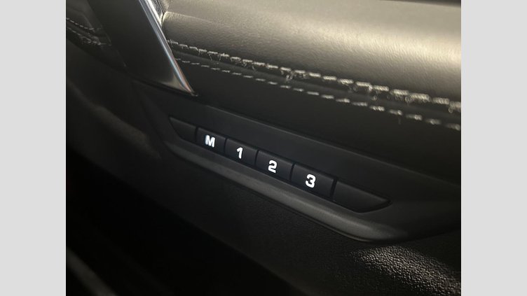 2024 認定中古車 Land Rover Discovery Sport フジホワイト プラグインハイブリッド（ガソリン） 標準ホイール Dynamic HSE