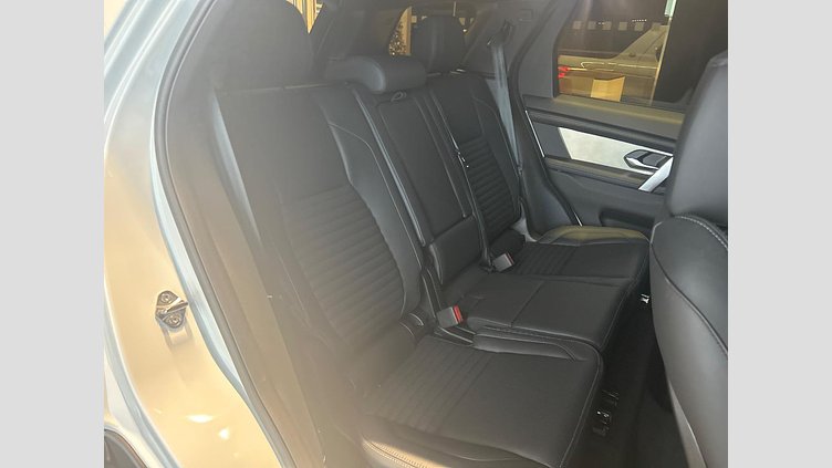 2024 認定中古車 Land Rover Discovery Sport フジホワイト プラグインハイブリッド（ガソリン） 標準ホイール Dynamic HSE