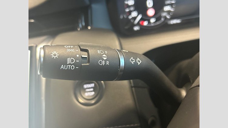 2024 認定中古車 Land Rover Discovery Sport フジホワイト プラグインハイブリッド（ガソリン） 標準ホイール Dynamic HSE