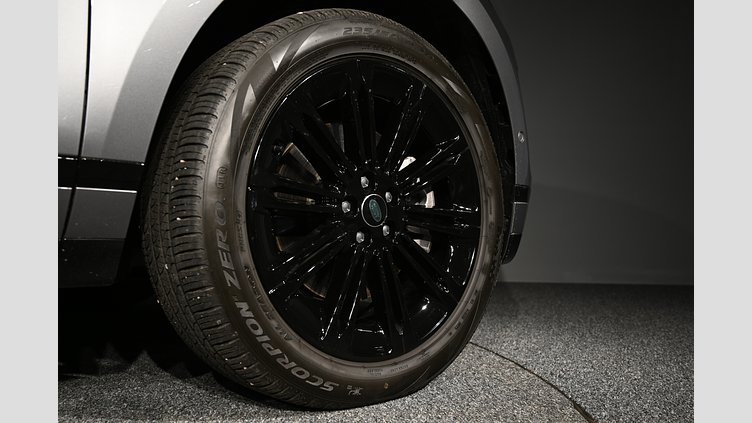 2024 Begagnad Land Rover Range Rover Evoque Eiger Grey AWD P300e Dynamic HSE