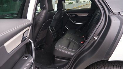 F-Pace 18