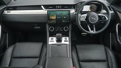 F-Pace 10
