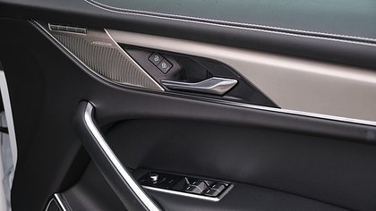 F-Pace 20