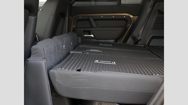 2024 認定中古車 Land Rover Defender 110 ゴンドワナストーン D350 ディーゼルマイルドハイブリッド X-Dynamic SE