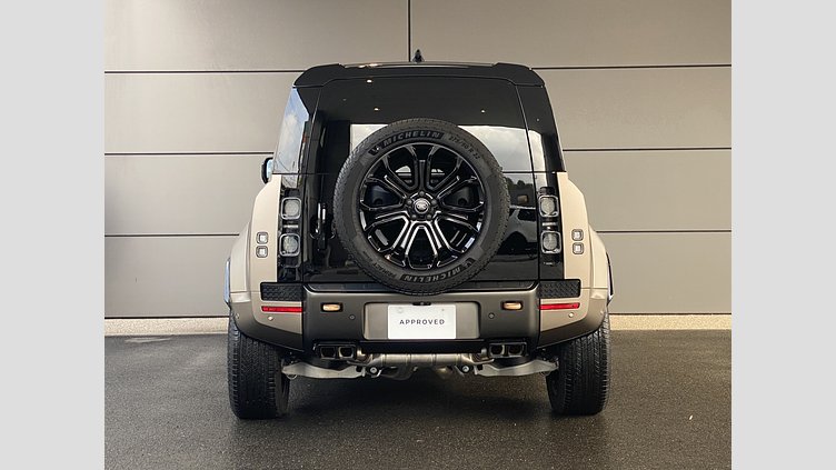 2025 認定中古車 Land Rover Defender 110 ペトラカッパー P635 ガソリンV8マイルドハイブリッド OCTA