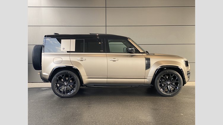 2025 認定中古車 Land Rover Defender 110 ペトラカッパー P635 ガソリンV8マイルドハイブリッド OCTA