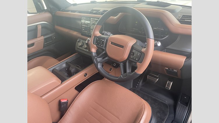 2025 認定中古車 Land Rover Defender 110 ペトラカッパー P635 ガソリンV8マイルドハイブリッド OCTA