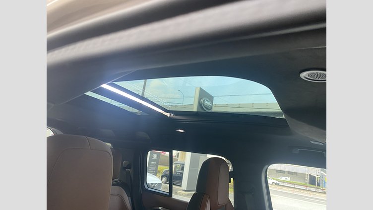 2025 認定中古車 Land Rover Defender 110 ペトラカッパー P635 ガソリンV8マイルドハイブリッド OCTA