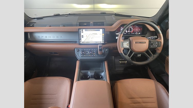 2025 認定中古車 Land Rover Defender 110 ペトラカッパー P635 ガソリンV8マイルドハイブリッド OCTA