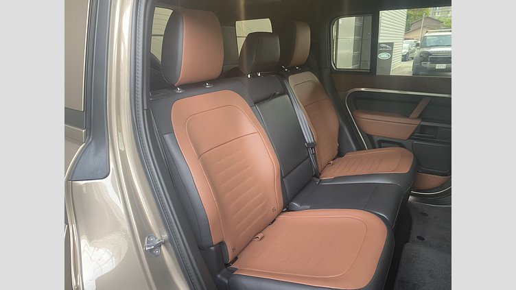 2025 認定中古車 Land Rover Defender 110 ペトラカッパー P635 ガソリンV8マイルドハイブリッド OCTA