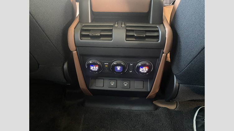 2025 認定中古車 Land Rover Defender 110 ペトラカッパー P635 ガソリンV8マイルドハイブリッド OCTA